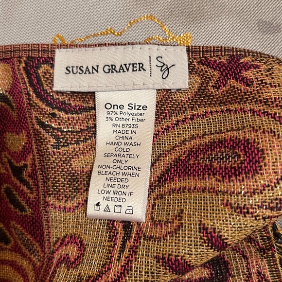 SUSAN GRAVER TOP WITH SHAWL - Picture 9 of 9